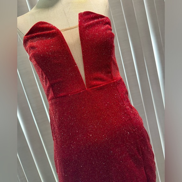 🌸AMTIUOS red glitter strap dress ✨ - Picture 6 of 7